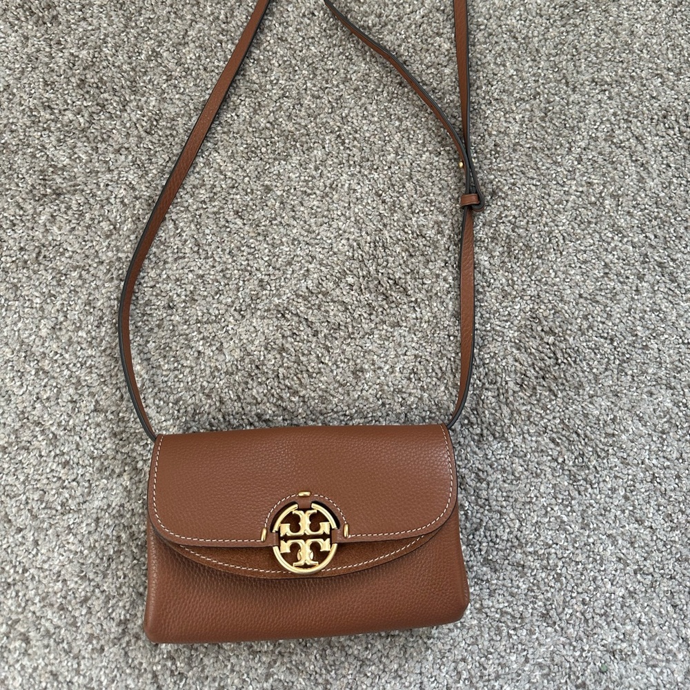 Tory Burch Tan Leather Crossbody Bag with Gold Accent - Picture 4 of 10